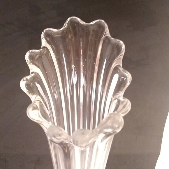 Tall clear swung bud vase - Picture 6 of 8